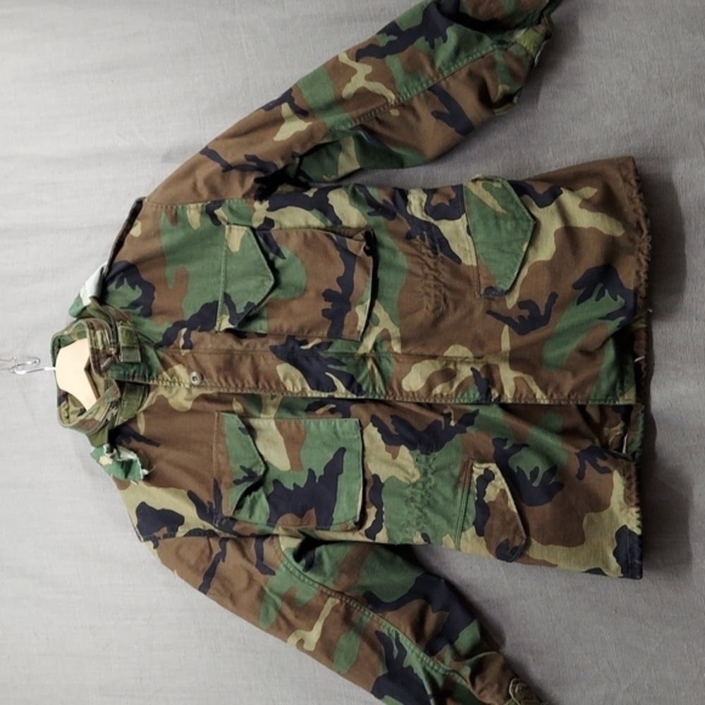 Men's Army Cold Weather Field Jacket Coat Woodland Camo Size Small-Regular